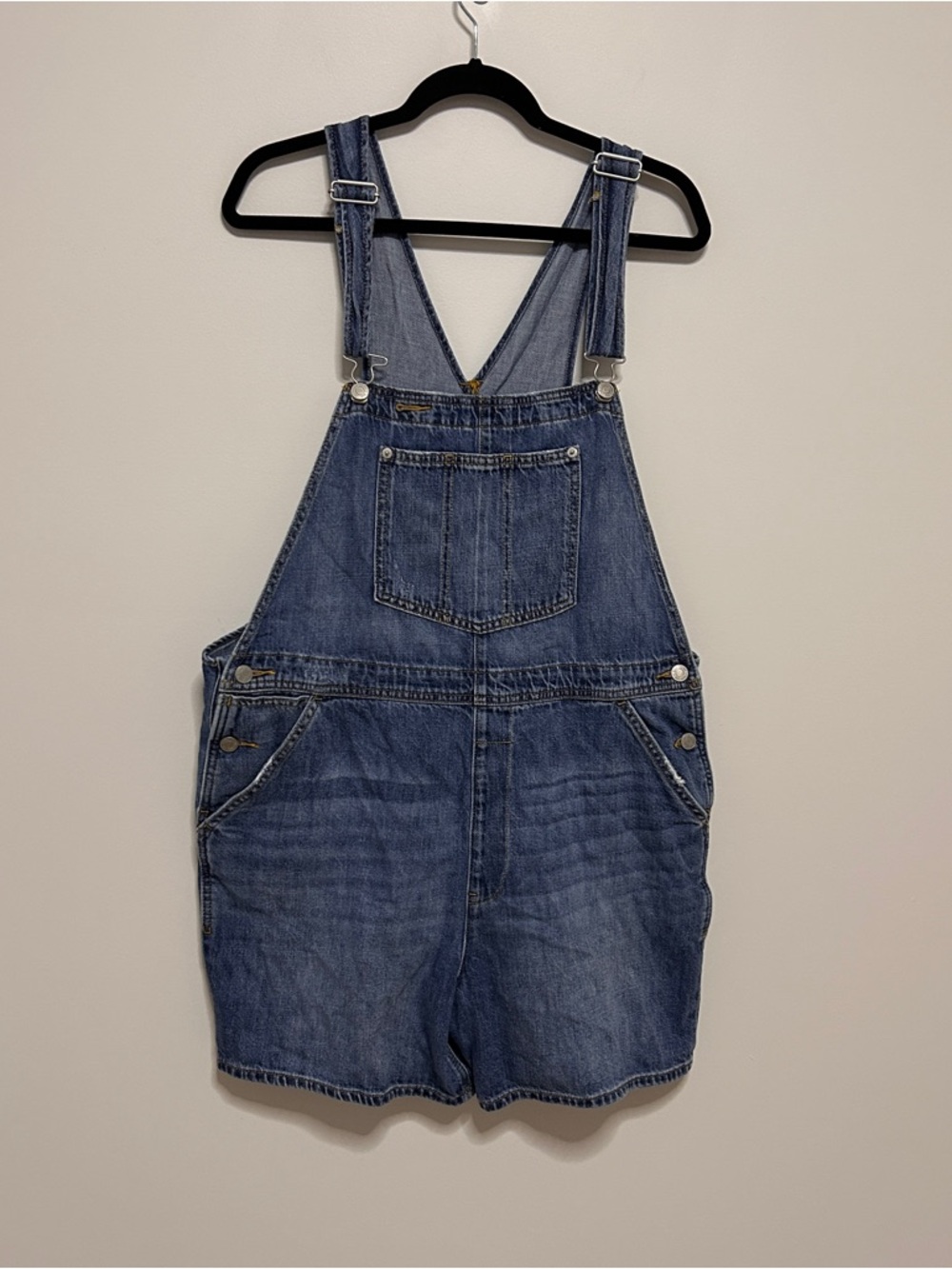 GAP Women’s Large Blue Denim Short Overalls Shortalls 4” Inseam Summer Comfort